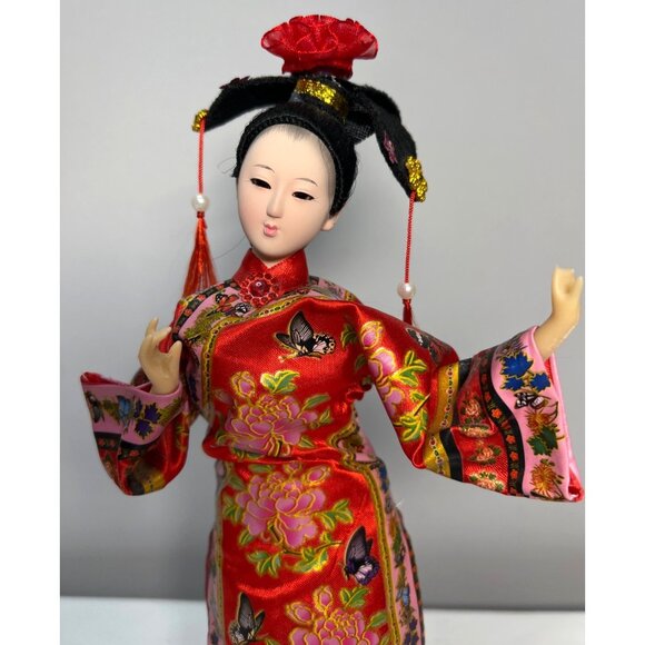 Oriental Geisha Doll In Red Silk Kimono With Floral & Butterfly Embroidery On Wo - Picture 2 of 5